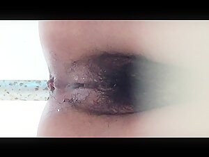 마스터가 외국어대학 여자화장실에 몰래 들어가 미인들이 여러 각도에서 오줌을 누는 모습을 찍었는데, 외국인 급우의 깨끗하고 털이 없는 퍼시에는 줄이 매달려 있었다 